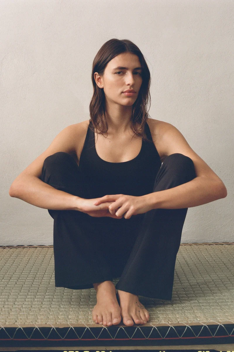 اتش اند ام لغينغز يوغا بحافة واسعة من نسيج سوفت موف وليكرا